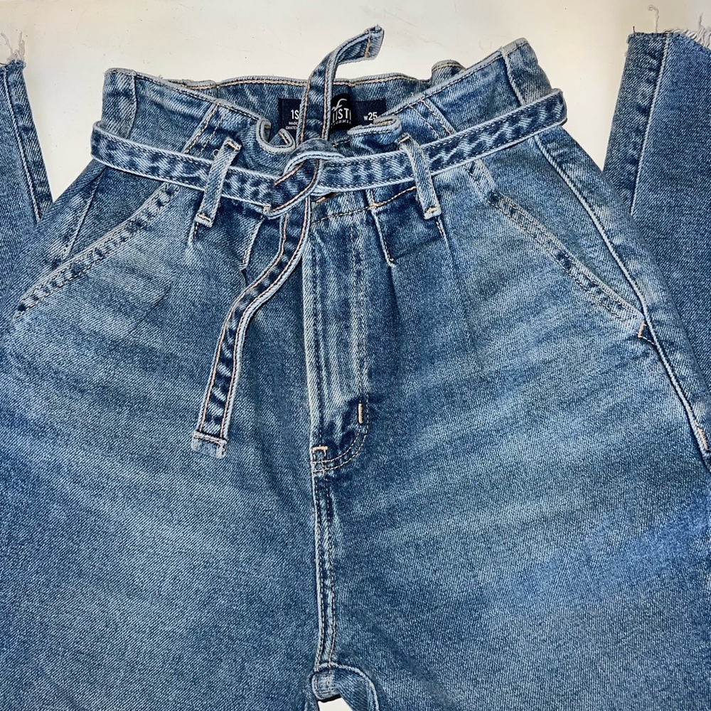 Hollister Jeans w/ jean belt